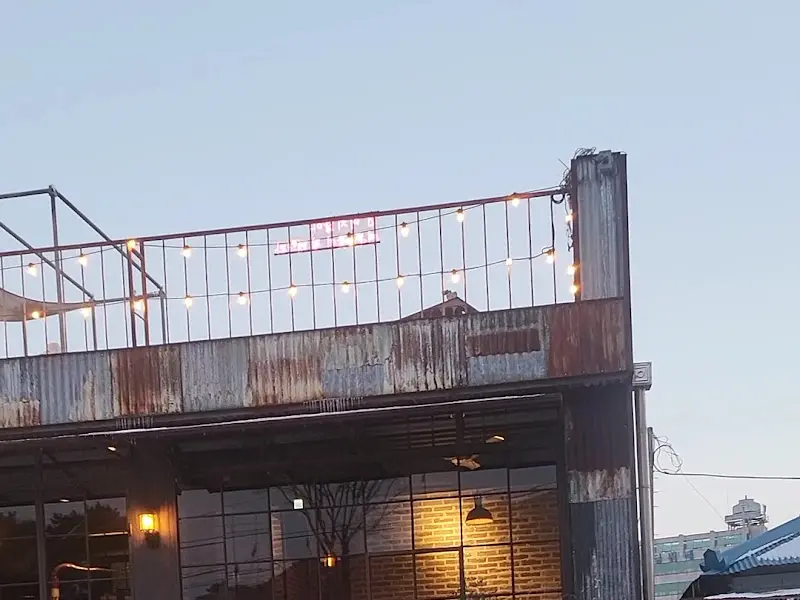 위찬 베이커리 외부 야경