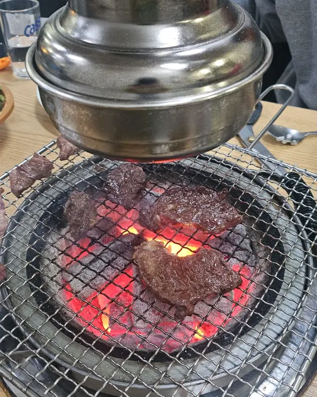 숯불 위에서 맛있게 익어가는 제비추리