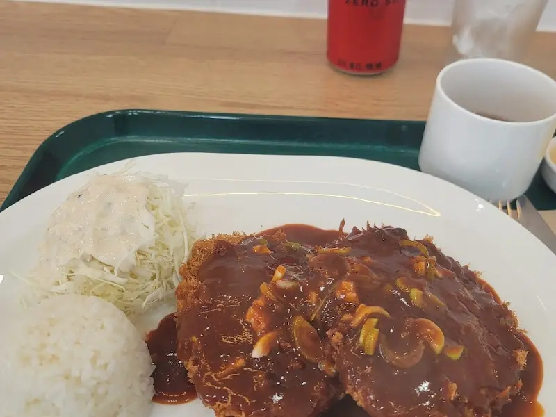 윤기가 흐르는 돈가스