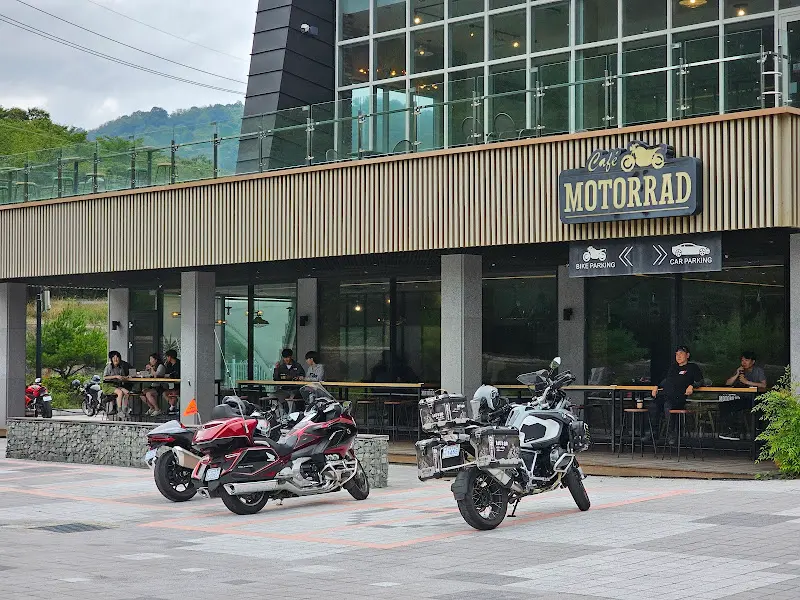 카페 외부 전경