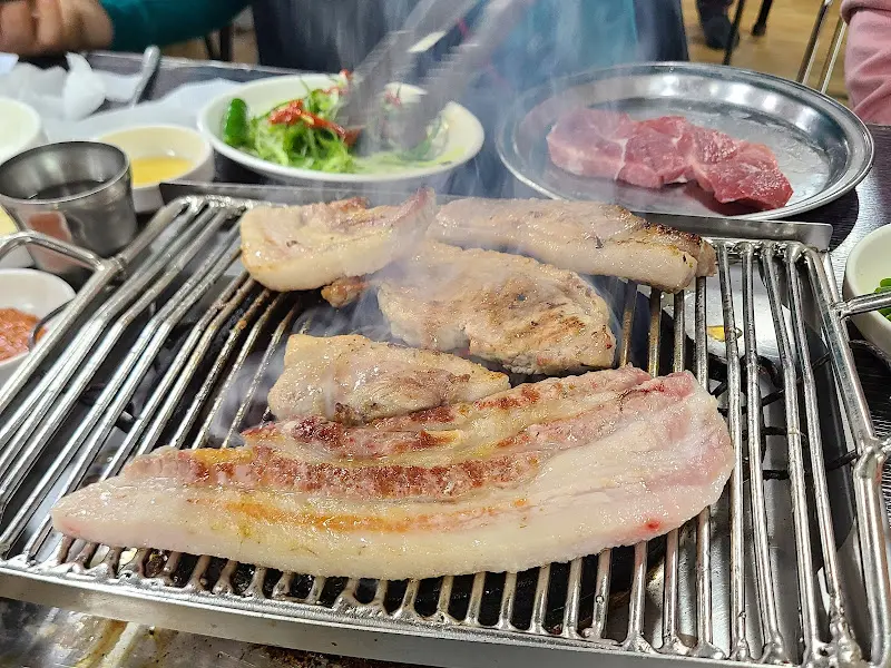 숯불 위 돼지고기