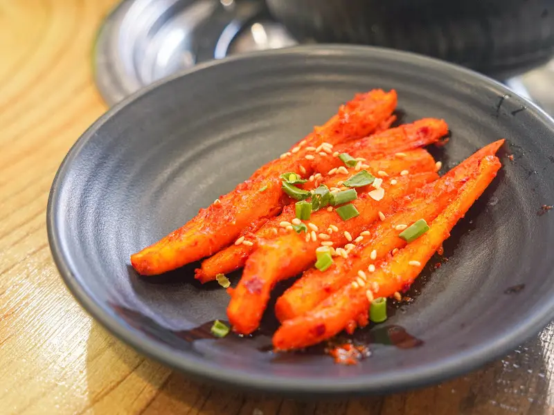 윤기가 좔좔 흐르는 당근 무침