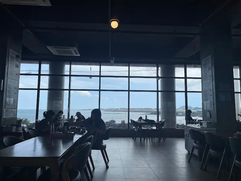 종가전복 내부에서 바라본 바다 뷰