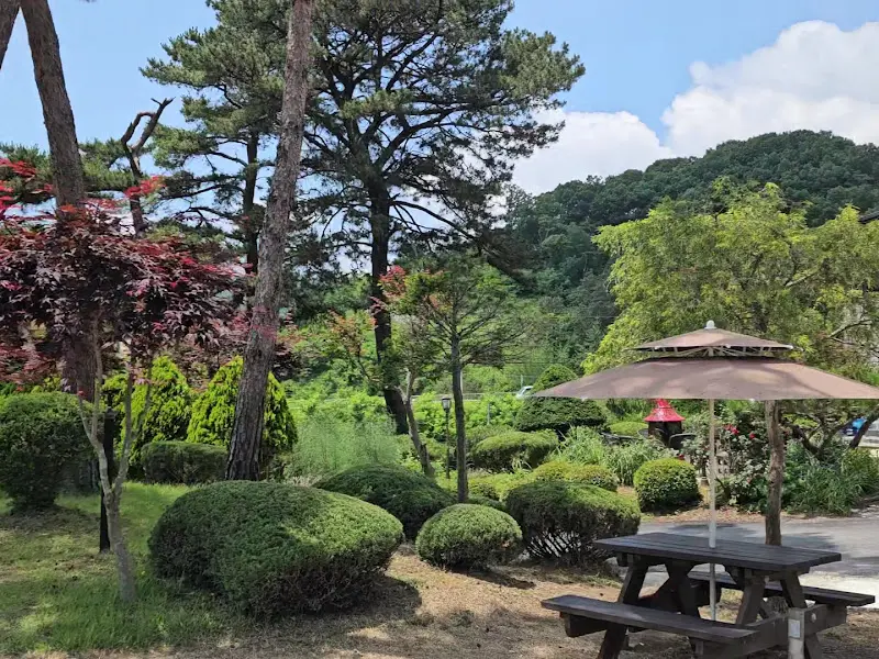 식도락 외부 테이블 좌석