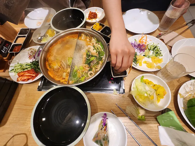 샤브샤브 한 상 차림