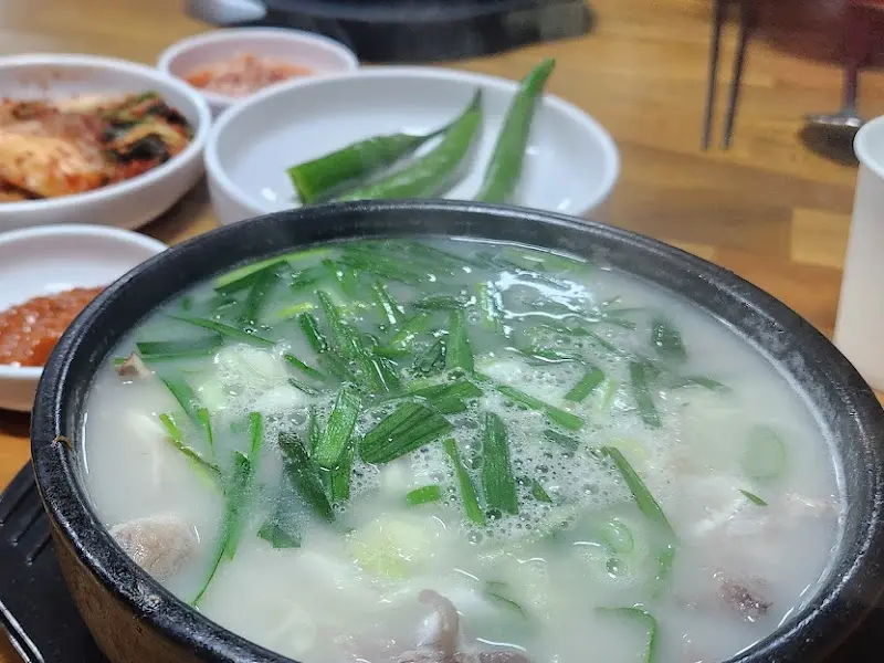 깔끔한 순대국 한상차림