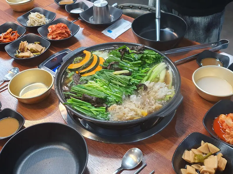 능이버섯, 채소 가득한 백숙