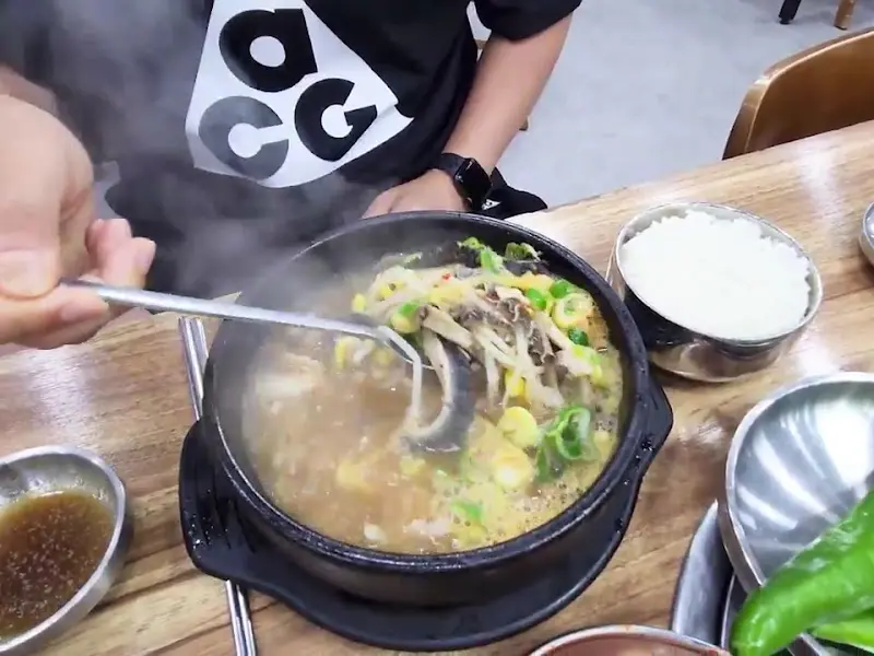 해내탕을 즐기는 모습