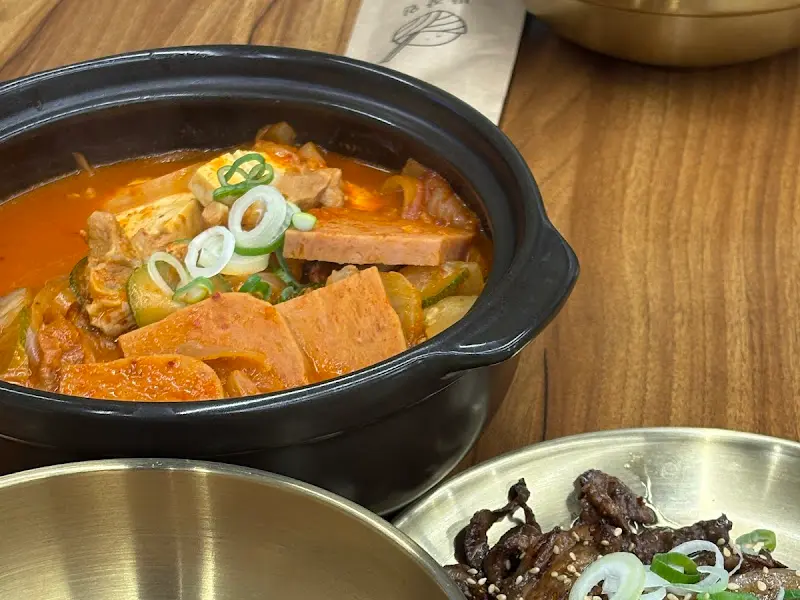 푸짐한 짜글이 김치찌개