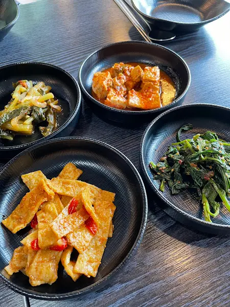 정갈하게 담긴 밑반찬