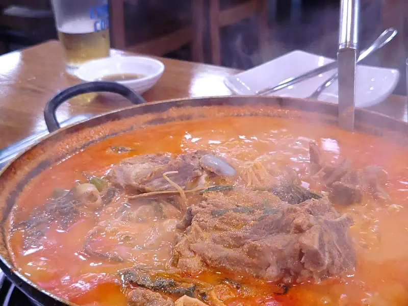 영동감자탕의 감자탕 비주얼