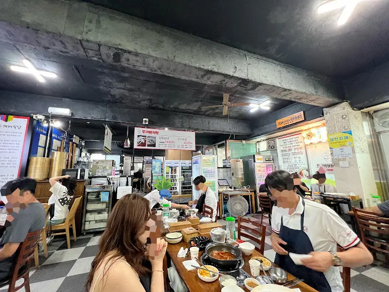 두꺼비식당 내부