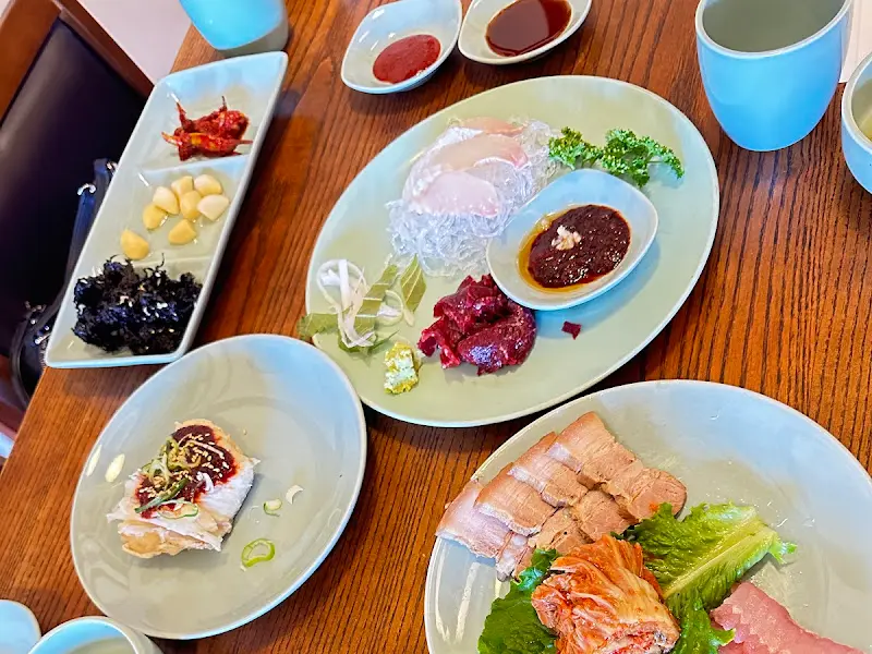 상다리 휘어지는 한 상 차림