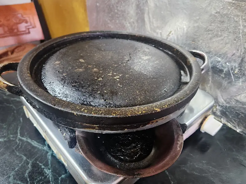 세월의 흔적이 느껴지는 불판