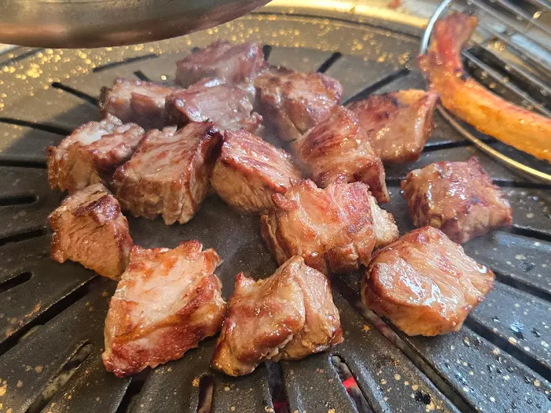 잘 구워진 돗갈비