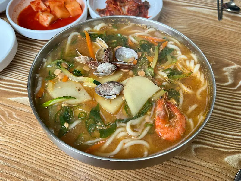 바지락칼국수 근접샷