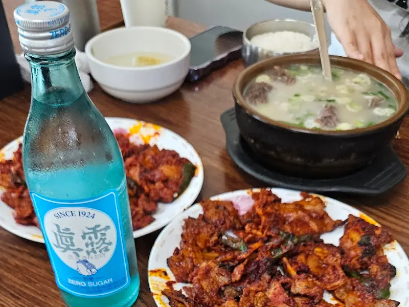 용궁단골식당 오징어불고기와 음료