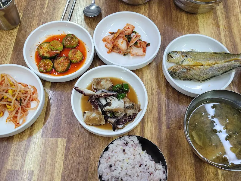 다양한 반찬 구성