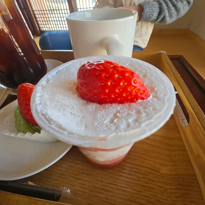 딸기 모찌 단면