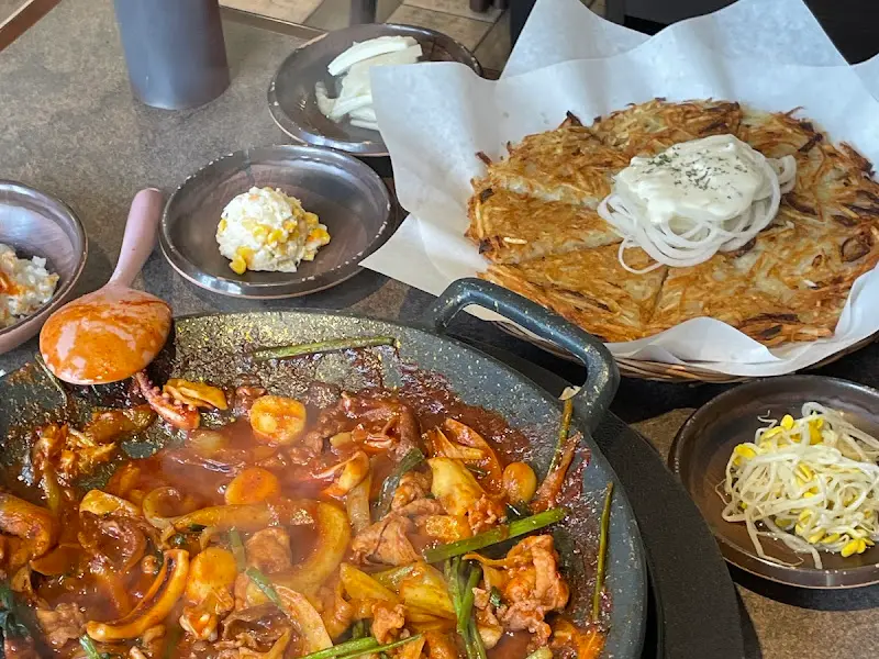 오징어 제육볶음과 감자채전