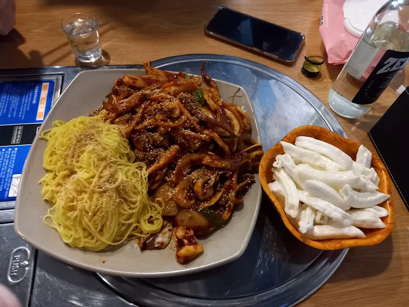 푸짐한 오징어 볶음 한 상