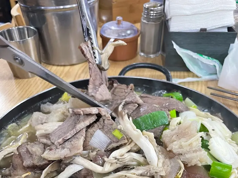 수육 손질은 전문가의 손길로