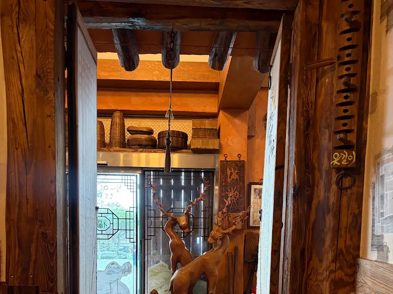 카페 내부 인테리어