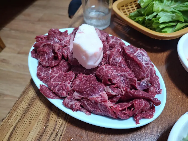 뭉티기 스타일의 생고기