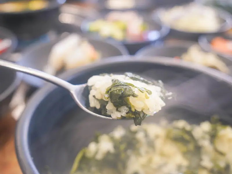 곤드레밥 한 숟갈 크게 떠서 냠!