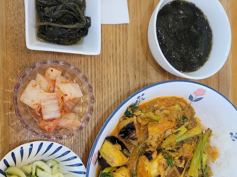 가지덮밥과 밑반찬