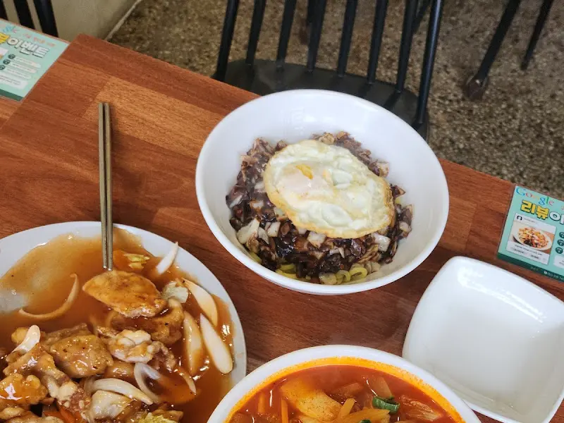 유니짜장, 탕수육, 짬뽕밥 한상차림