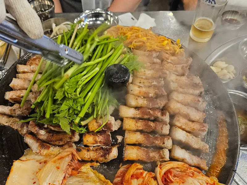 미나리를 추가한 삼겹살