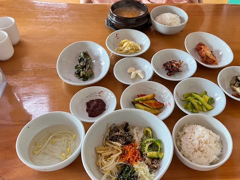 정갈하게 차려진 한 상 차림