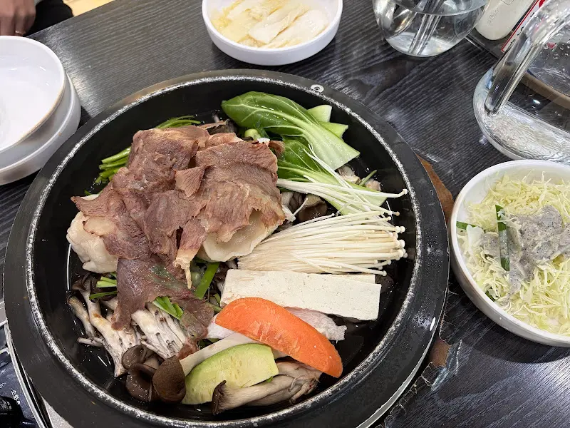 깔끔하게 정돈된 테이블