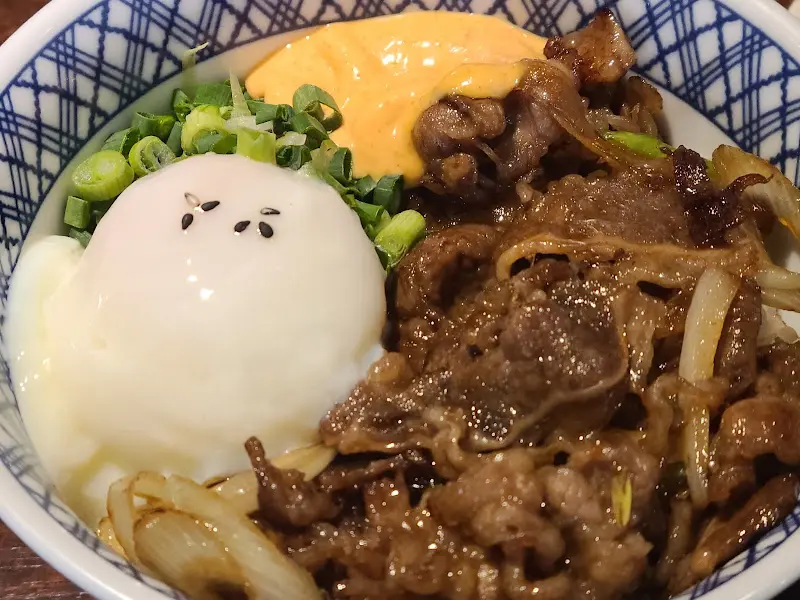 명란 우삼겹 덮밥의 클로즈업 샷