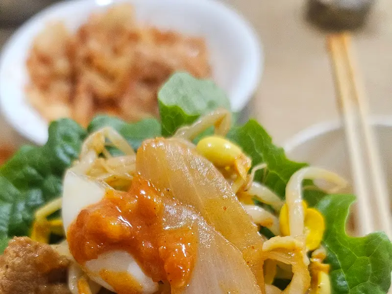 비빔국수와 불고기를 함께