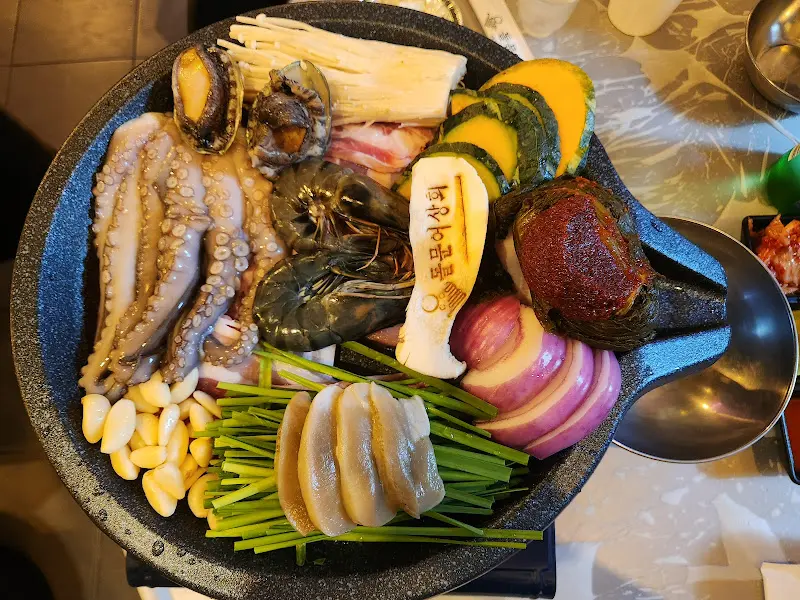 돌문어 삼합 재료