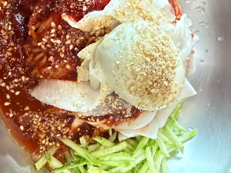 비빔밀면의 매콤한 자태