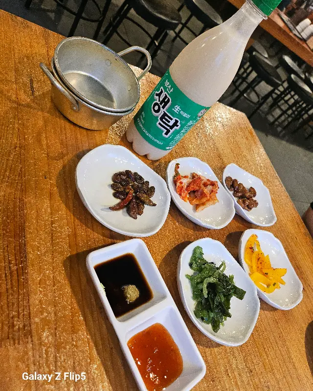 깔끔하게 담겨 나온 김치말이 쌀국수