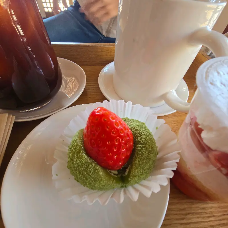 앙증맞은 딸기 컵케이크