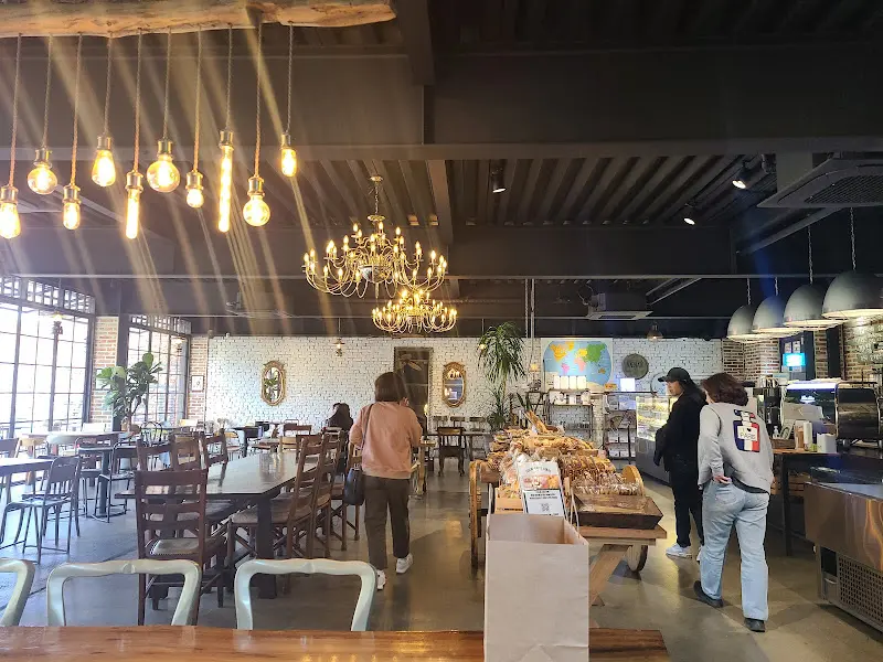 위찬 베이커리 내부 전경