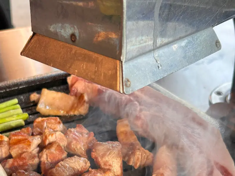 구워지고 있는 흑돼지