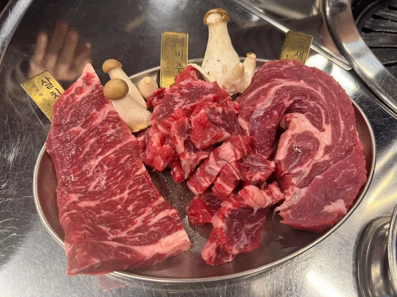 다양한 부위를 맛볼 수 있는 모둠 메뉴