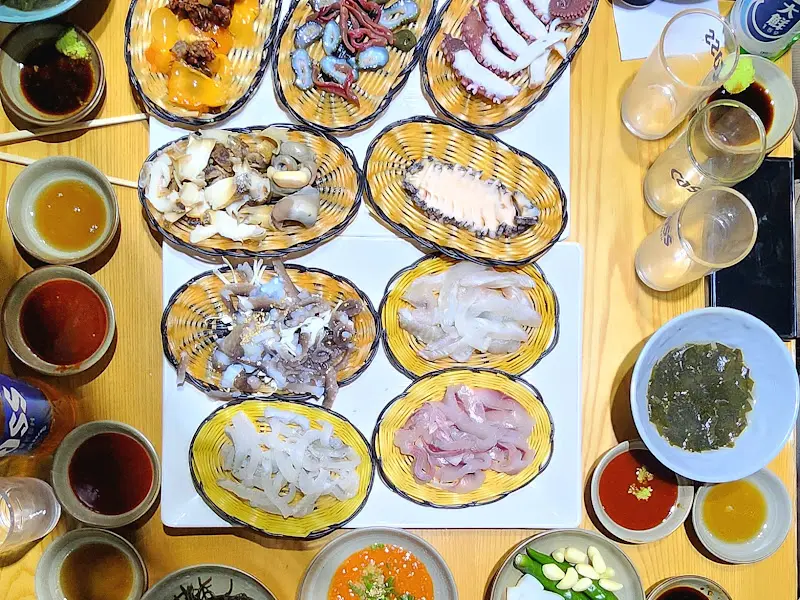 다양한 해산물 한 상 차림