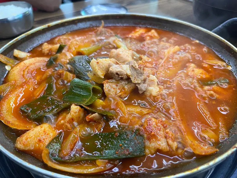 고기가 듬뿍 들어간 찌개