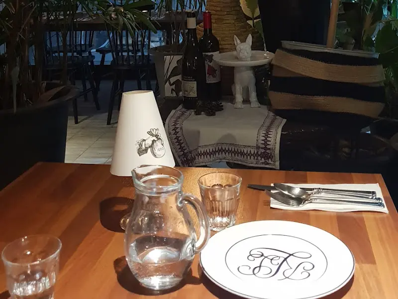 비스트로퍼블릭 테이블 세팅