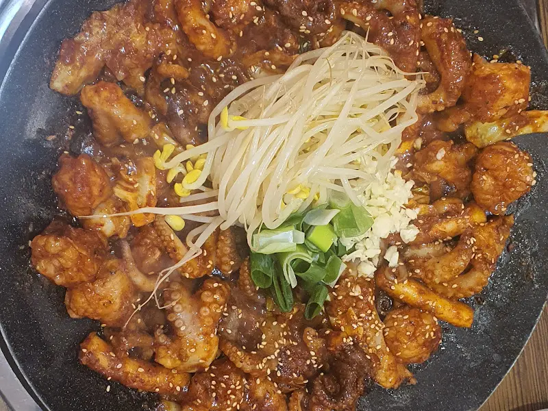 맛있게 볶아진 쭈꾸미