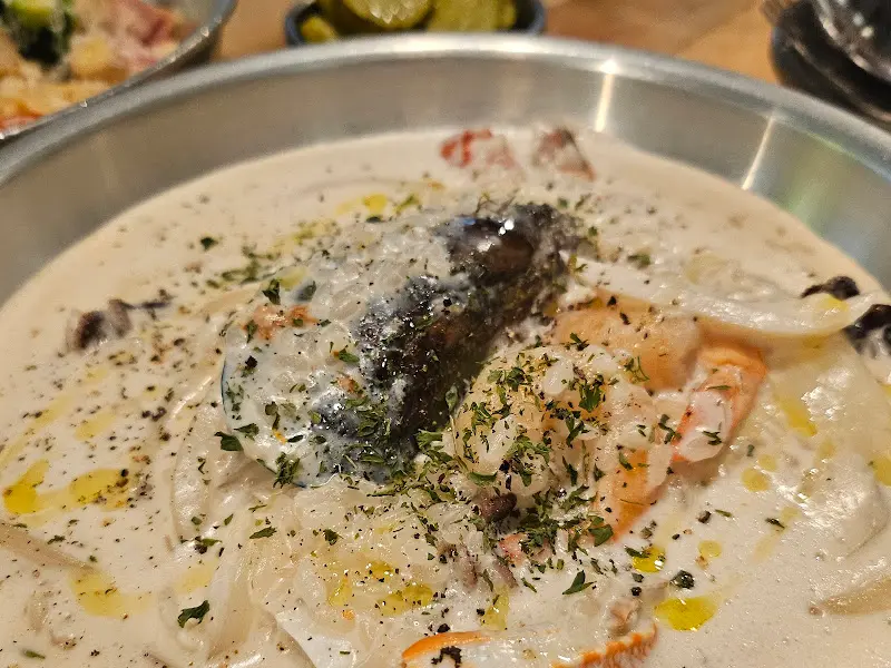 크림 리조또의 부드러운 비주얼