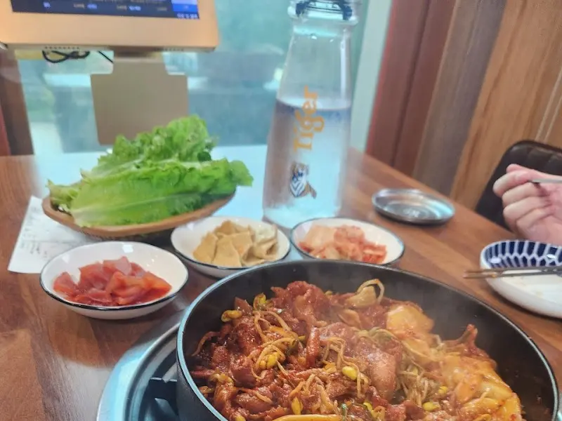 푸짐한 보말칼국수