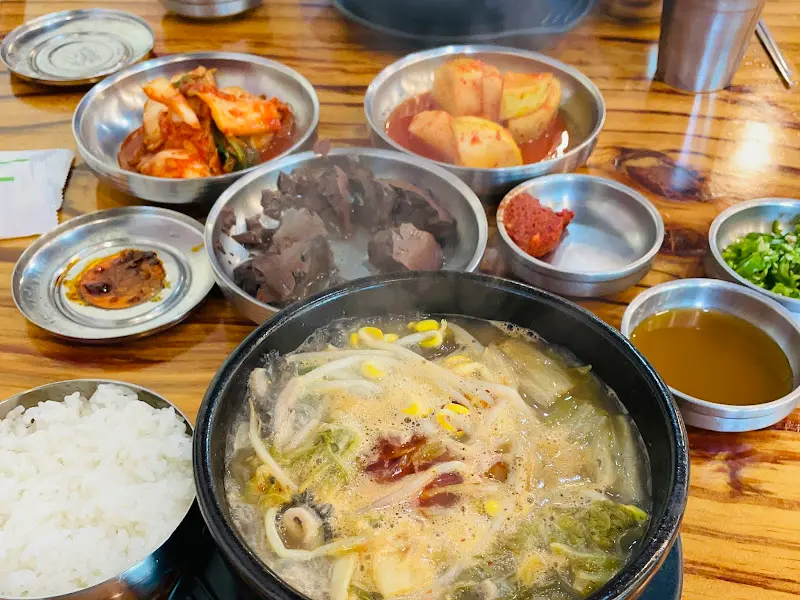 선지와 밑반찬들